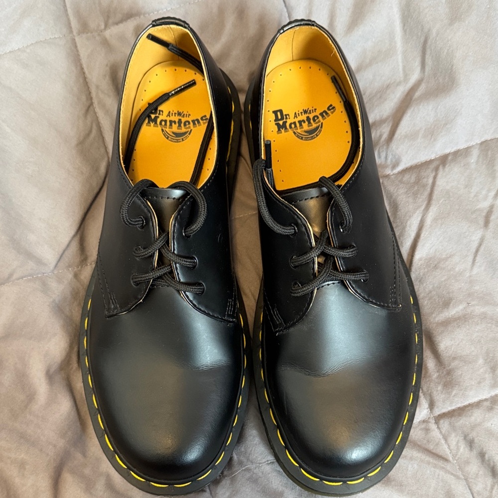 NWOT Dr. Martens Black Leather Oxfords with Yellow Stitching Size 9